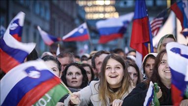 Владата на Словенија подготвува закон со кој младите полесно ќе можат да купат стан