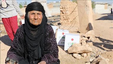 الإغاثة التركية توزع مساعدات إنسانية لألفي عائلة في سوريا
