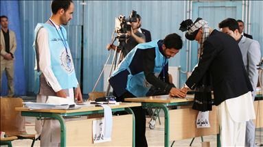 Afganistan'da oylar yeniden sayılacak