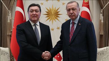 Turquie: le Président Erdogan reçoit le PM kazakh, Mamine