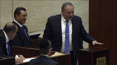   ليبرمان يدعم العفو عن نتنياهو مقابل تركه الحياة السياسية