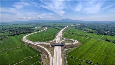 Jokowi resmikan tol Jakarta-Cikampek, kurangi kemacetan 30%