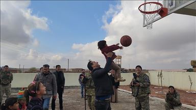 Barış Pınarı Harekatı bölgesindeki çocukların yüzü gülüyor