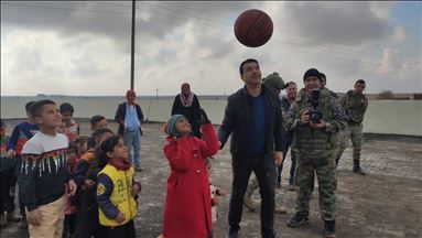 Rûyê zarokên li herêma Herekata Kaniya Aştiyê bi ken e
