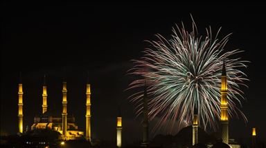 احتفالات تعم المدن التركية ترحيبًا بالعام الجديد