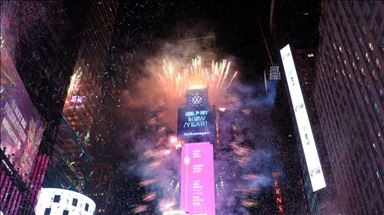 نيويورك.. ميدان التايمز يستقبل 2020 بمئات آلاف المحتفلين