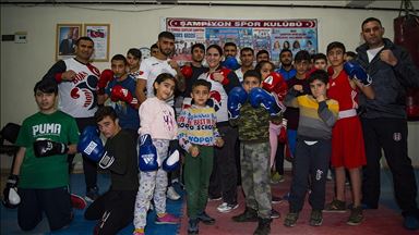 Ringlerin şampiyonlarını 'Kaya' gibi aile yetiştiriyor