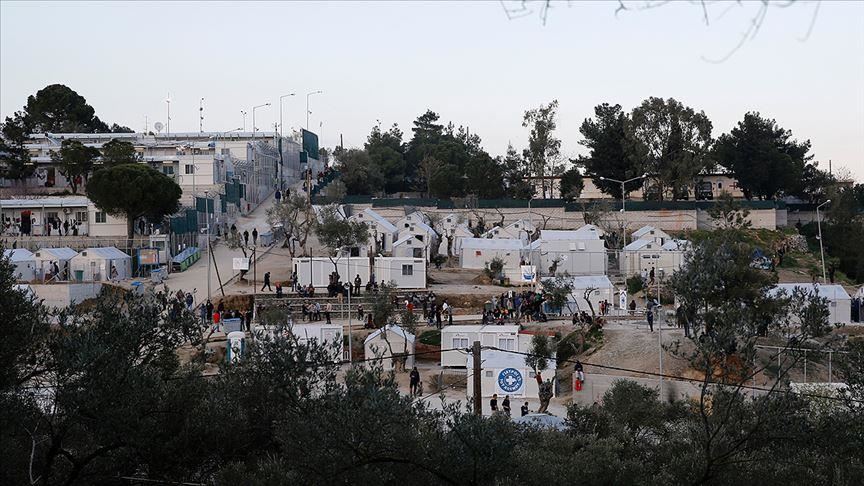 Во тепачка на мигранти во камп во Грција смртно настрада едно лице