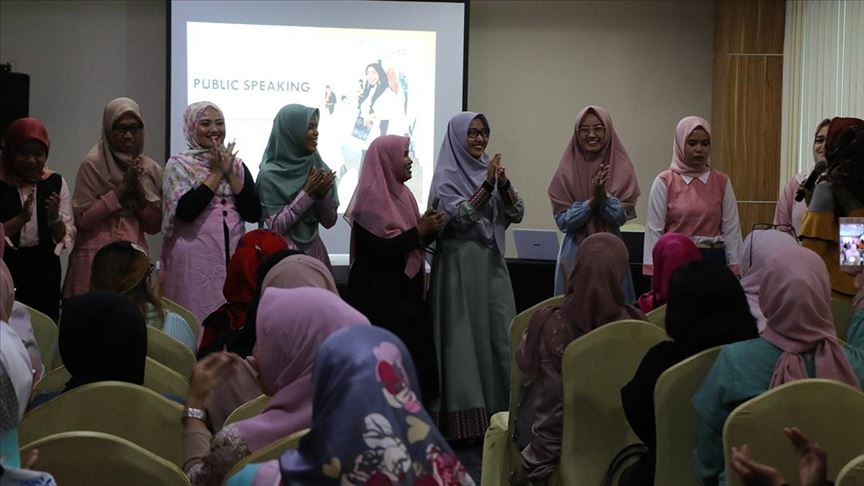 إندونيسيا.. فعالية تضامنية مع المحجبات في يومهن العالمي