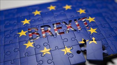 UK: Racist Brexit poster asks people use English only