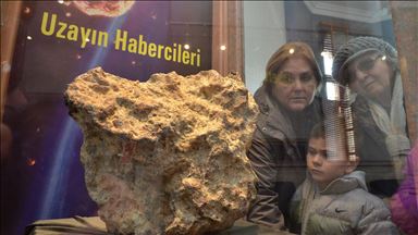 Uzaydan gelen taşa ziyaretçi ilgisi