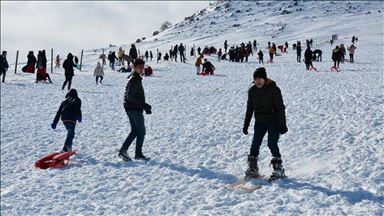 Karacadağ Kayak Merkezi'nde yarıyıl tatili yoğunluğu