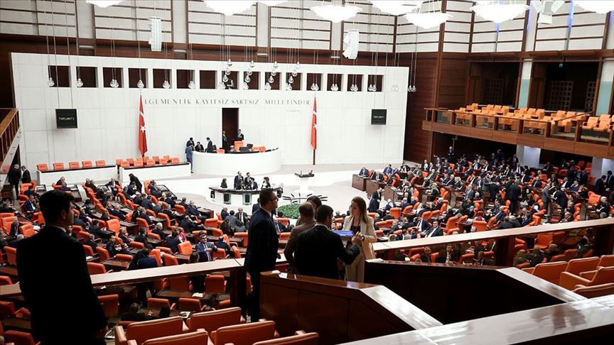 البرلمان التركي يُنهي جلسة مغلقة حول إدلب
