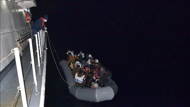 Su alan bottaki 42 düzensiz göçmeni sahil güvenlik kurtardı