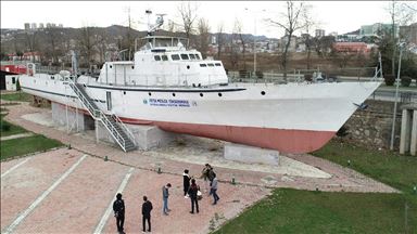 Üniversite öğrencileri hurda gemide mesleğe hazırlanıyor