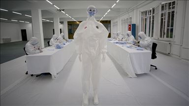 'Dikimevi Müdürlüklerince haftada 1 milyon maske, 5 bin tulum üretiliyor'