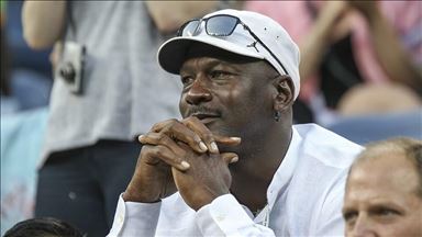 Michael Jordan dhuron 100 milionë dollarë për luftën kundër racizmit