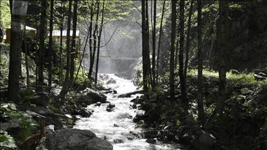 جاذبه بی‌نظیر آبشار چاغلایان‌دیبی ترکیه