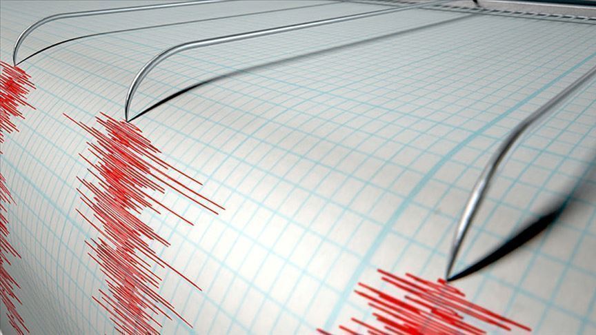 Endonezya'da 6,1 büyüklüğünde deprem