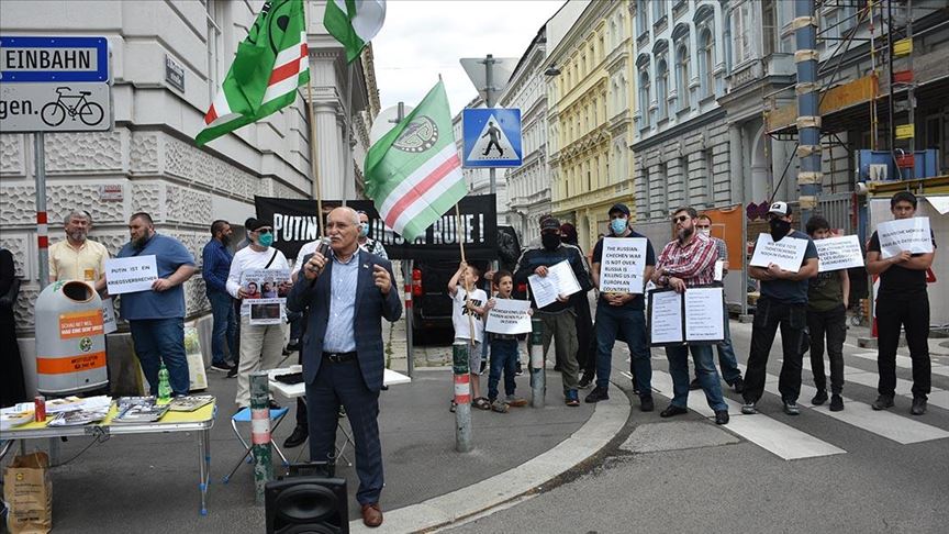 فيينا.. وقفة أمام سفارة موسكو احتجاجا على مقتل معارض شيشاني