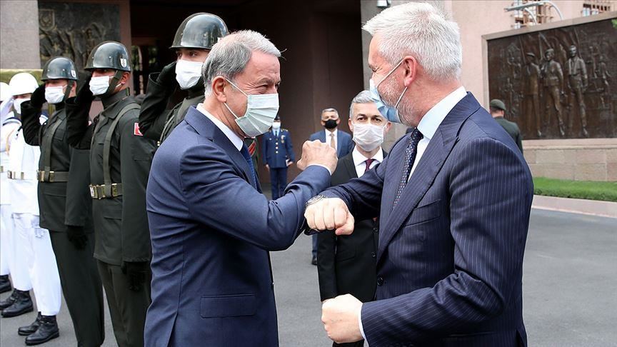 وزير الدفاع التركي يلتقي نظيره الإيطالي في أنقرة