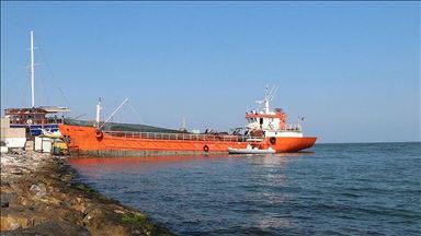 У берегов турецкого Измира задержано судно с 276 мигрантами