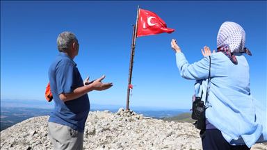 Ilgaz Dağı'nın zirvesinde 20 yıldır Türk bayrağını dalgalandırıyor