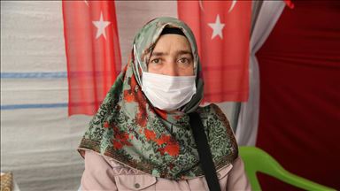 Diyarbakır annelerinden Ay: Oğlumu almadan buradan gitmeyeceğim
