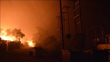 Тысячи беженцев остались без крова после пожара в Греции