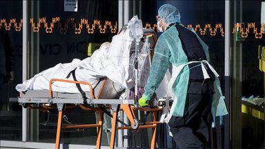 Fransa'da Kovid-19 vaka sayısındaki artış sürüyor