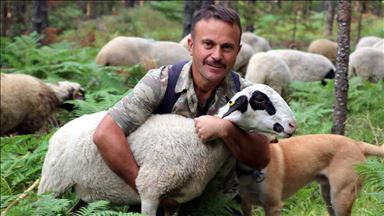 Oğlu için kariyerinden vazgeçip köyüne yerleşti