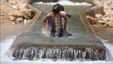 Bregu Perëndimor, shpëtimin nga i nxehti e kërkojnë në kanalin për ujitje