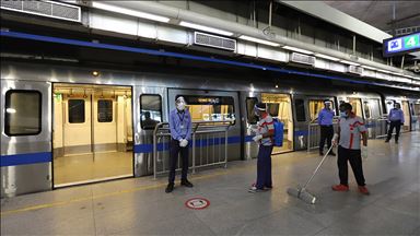 Hindistan'da Kovid-19 salgınında son 24 saatte 926 kişi öldü