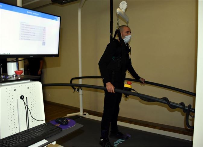 بعد شلل 9 أعوام.. لبناني يجد الشفاء في تركيا (تقرير)