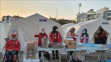 İzmir'deki depremzedelerin yardımına koşmak için 'engel' tanımadı