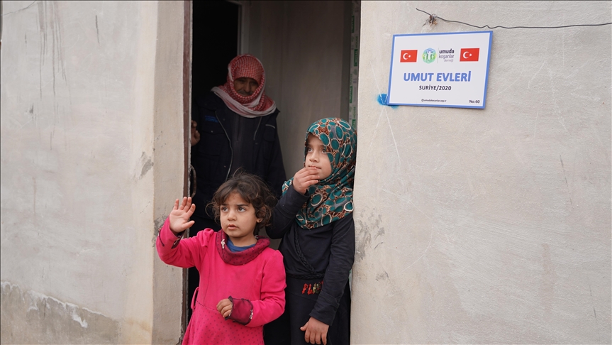 ترکیه 100 باب خانه را به خانواده‌های جنگ‌زده ادلب تحویل داد