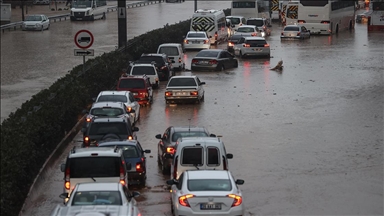 Nevrijeme u Turskoj: Poplavljene kuće i poslovni objekti u Izmiru i Manisi
