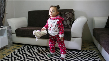 Bacağı kangren olan çocuk 7 ameliyatın ardından yürümeye başladı