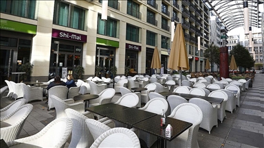 Almanya'da Kovid-19 kısıtlamaları hizmet sektörünü olumsuz etkiliyor