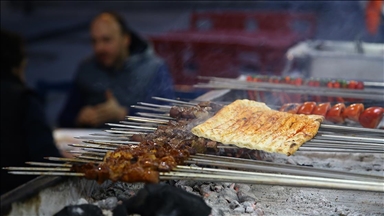 Adana'da kontrollü normalleşme ciğercilerin yüzünü güldürdü