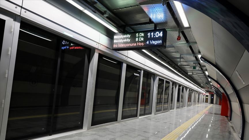 Mecidiyeköy-Mahmutbey metro hattındaki trafoda çıkan yangın nedeniyle seferler aksadı