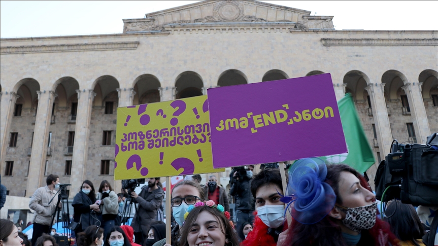Акции с требованием отмены комендантского часа в Грузии прошли на фоне задержаний