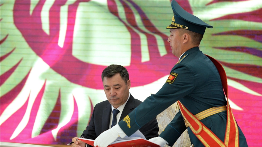 Президент Кыргызстана подписал новую Конституцию