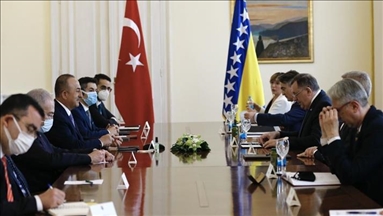 Sarajevo: le chef de la diplomatie turque rencontre des parlementaires bosniaques