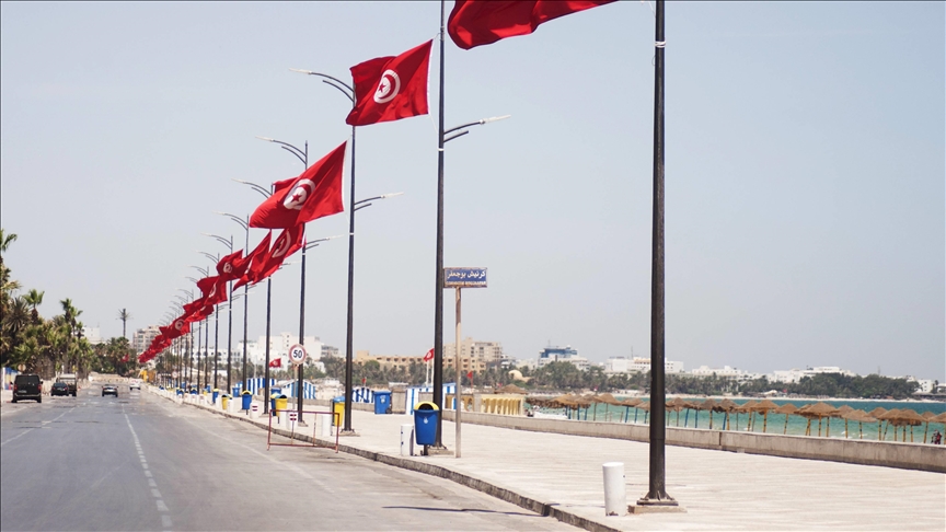 تونس.. موجة كورونا تخلي سوسة وشواطئها من المصطافين (تقرير)