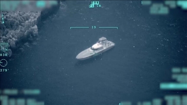 مسيّرة تركية توثق.. اليونان تترك مهاجرين للموت