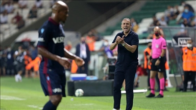 Trabzonspor Abdullah Avcı yönetiminde Galatasaray karşısında ilk galibiyetini hedefliyor