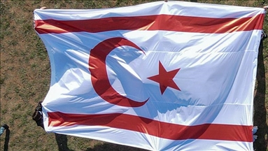 قبرص التركية تدين تمزيق الشطر الرومي صفحة عن أتاتورك بكتاب مدرسي