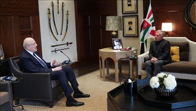 Jordanian king receives Lebanese premier for bilateral talks