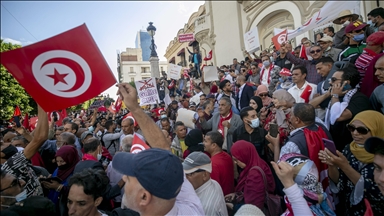 تونس.. آلاف يتظاهرون ضد قرارات سعيّد "الاستثنائية" بالعاصمة